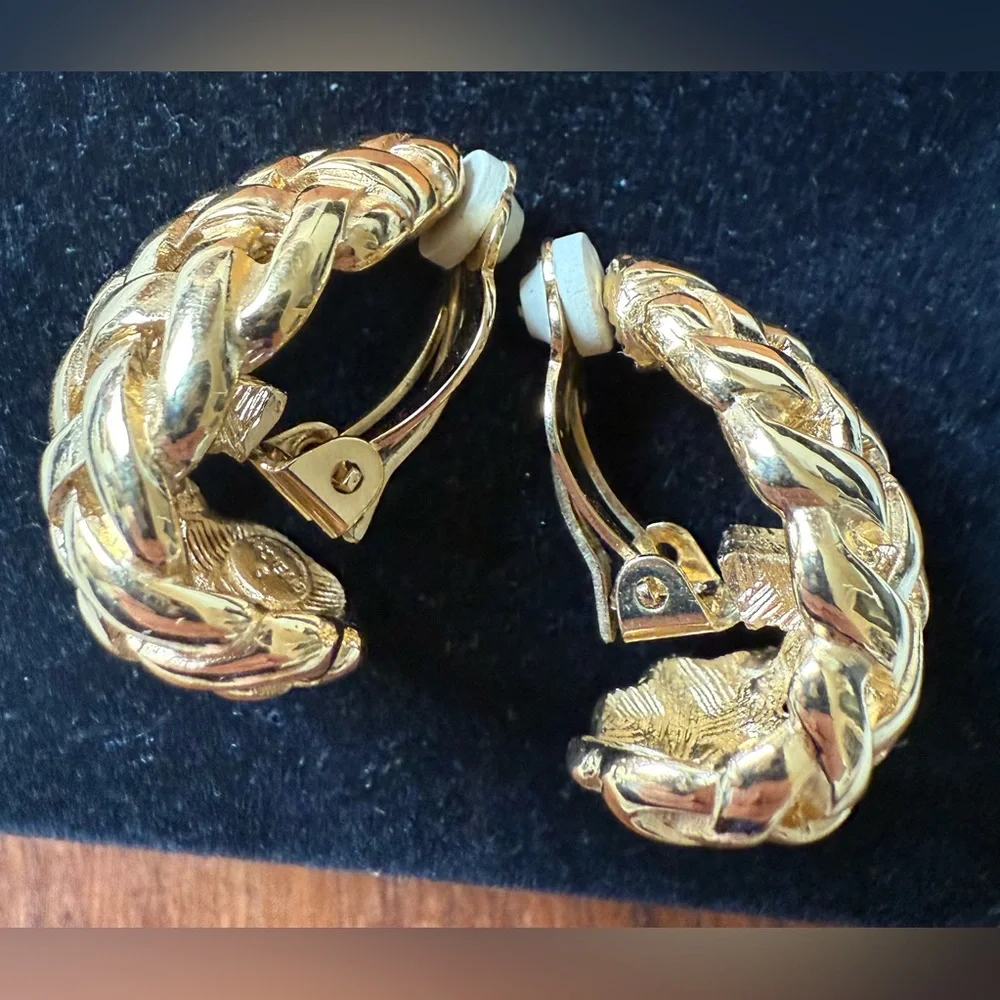 VTG Givenchy Elegant Gold Tone Woven Basket Clip On Earrings 80s Chunky Hoop